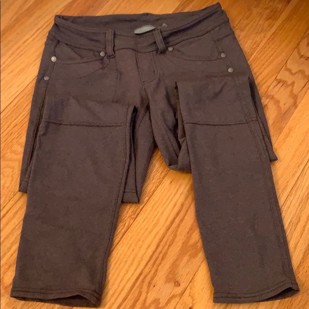 A cute pair of athleta jean leggings💜